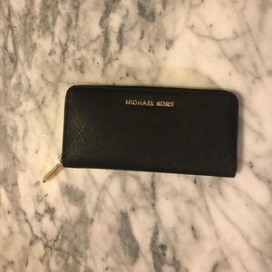 Michael Kors Jet Set Wallet